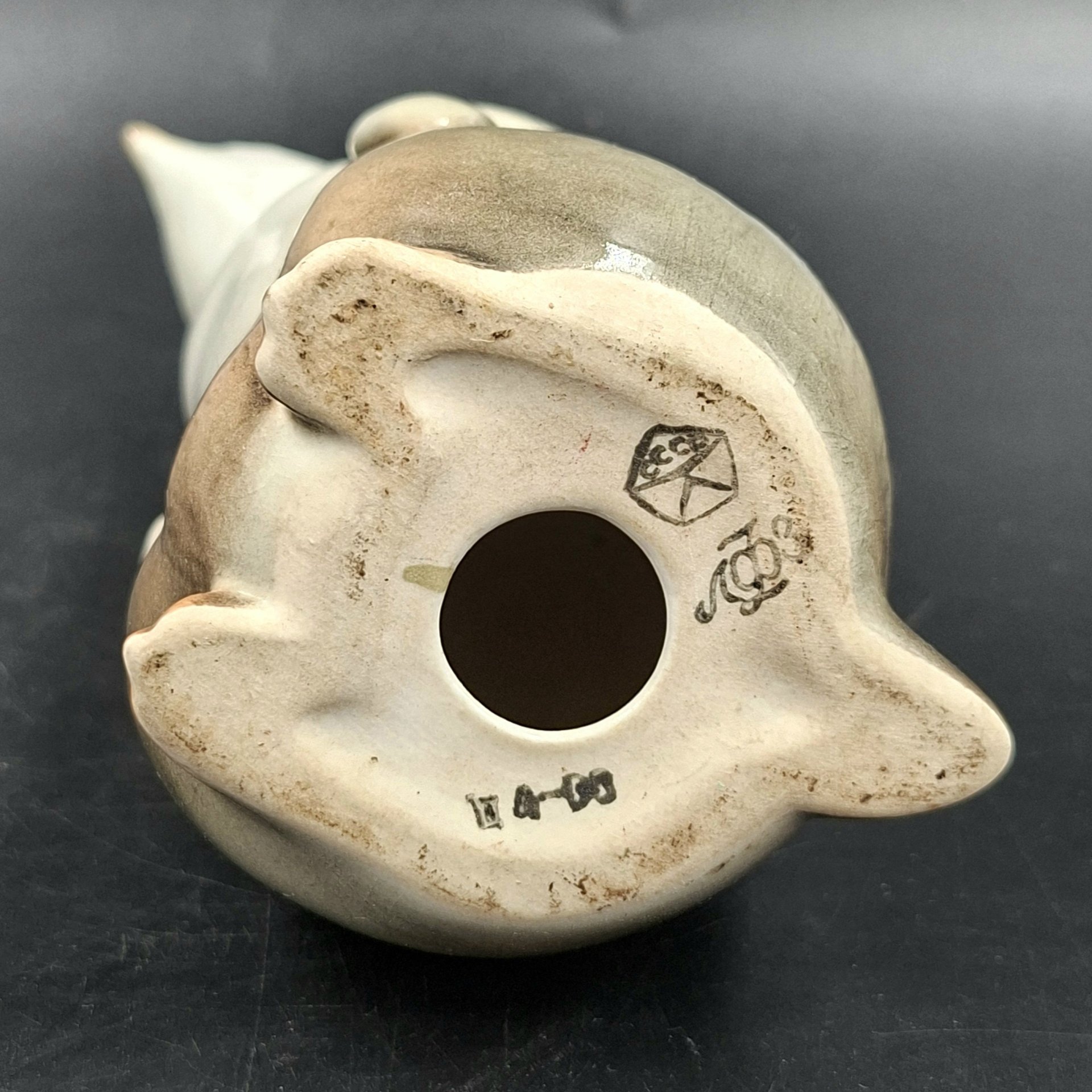 Статуэтка "Пингвин", скульптор П.П. Веселов, фарфор, роспись, аэрография, Ленинградский фарфоровый завод (ЛФЗ), СССР, 1970-1992 гг.