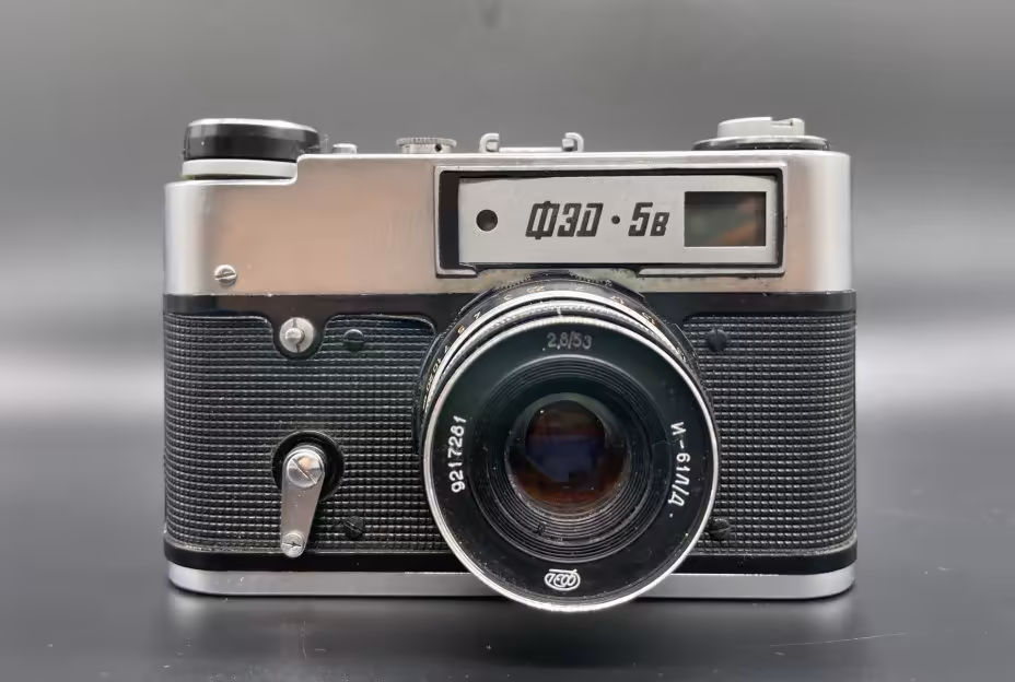 Фотоаппарат "ФЭД-5" с объективом "Индустар-61 Л/Д" в кофре, Харьковский машиностроительный завод им. Дзержинского (ФЭД)