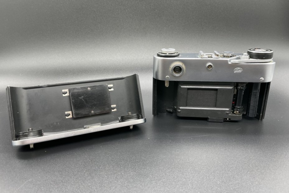 Фотоаппарат "ФЭД-5" с объективом "Индустар-61 Л/Д" в кофре, Харьковский машиностроительный завод им. Дзержинского (ФЭД)
