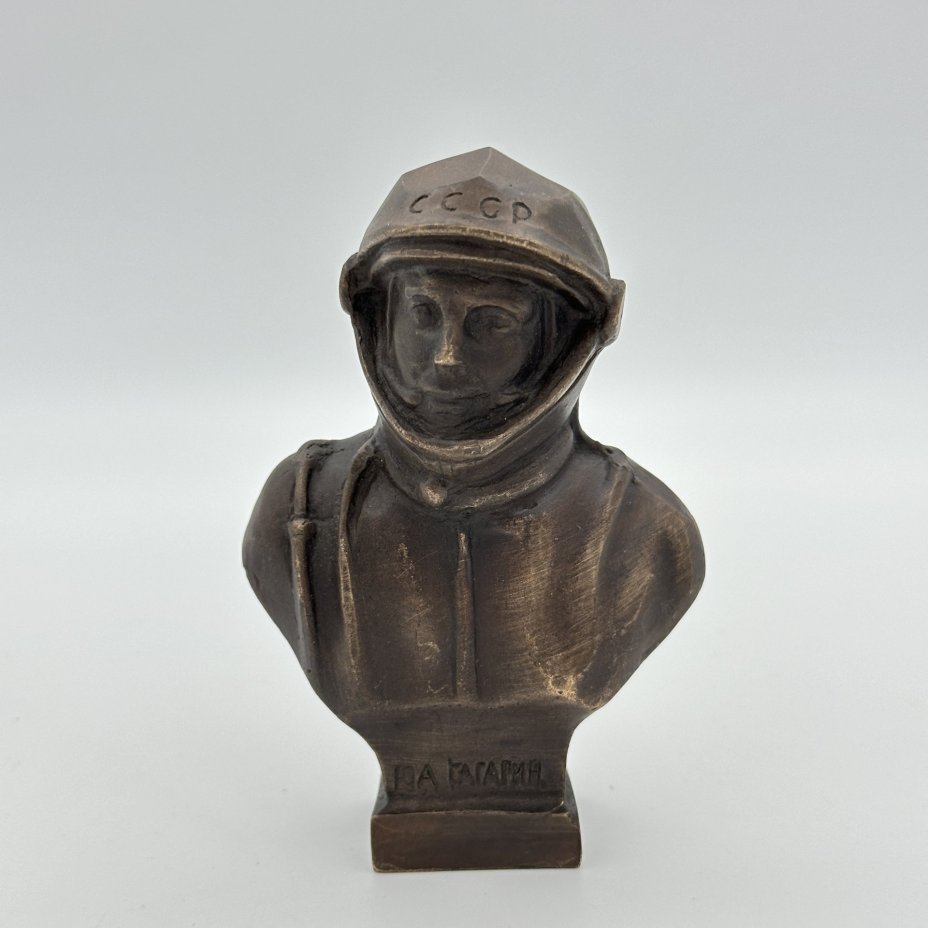 Бюст "Юрий Гагарин", литье, Россия