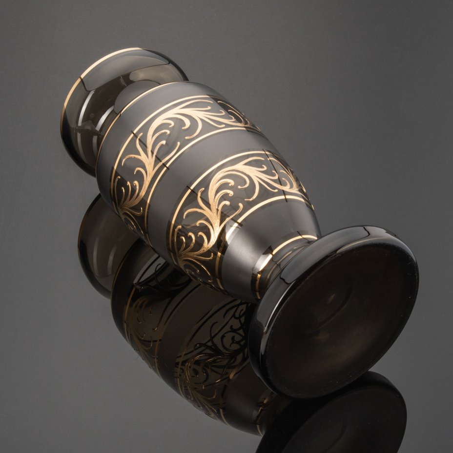 Ваза дымчатого цвета с орнаментом на тулове, Bohemia Crystal (Bohemia Glass)