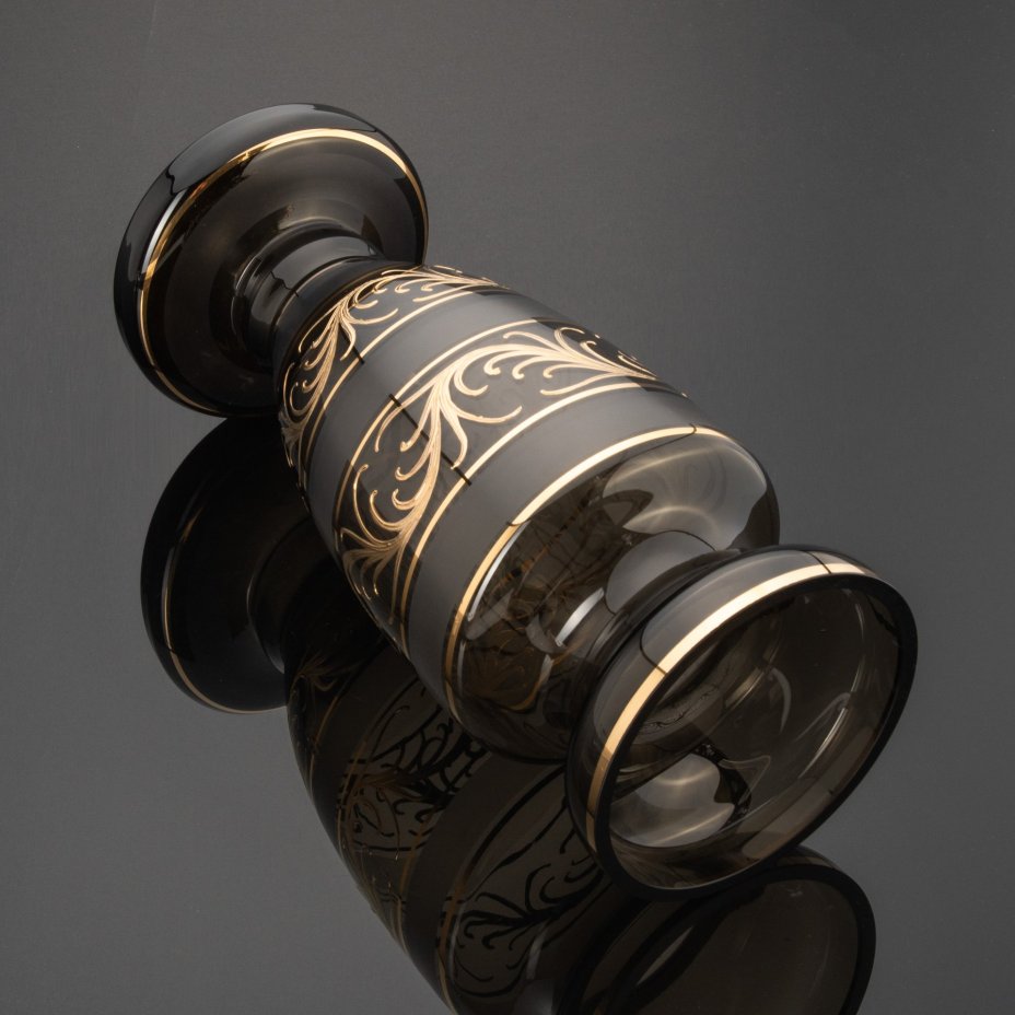 Ваза дымчатого цвета с орнаментом на тулове, Bohemia Crystal (Bohemia Glass)