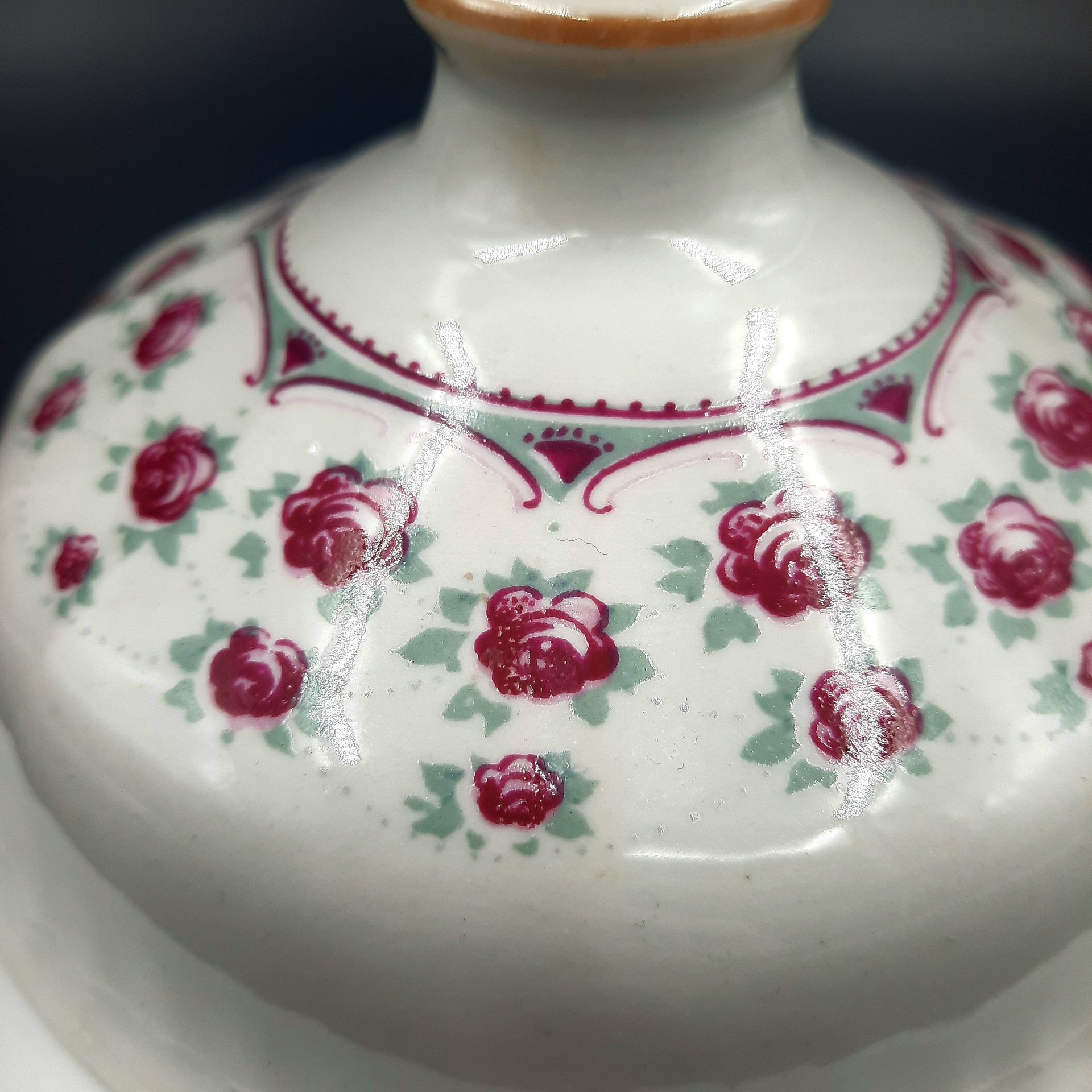 Маслёнка с декором в виде роз, фарфор, деколь, золочение, Freiberger Porzellan, ГДР, 1960-1990 гг.