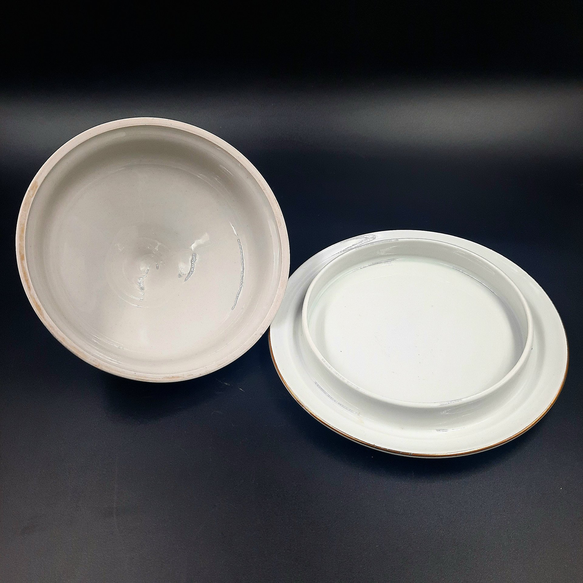 Маслёнка с декором в виде роз, фарфор, деколь, золочение, Freiberger Porzellan, ГДР, 1960-1990 гг.