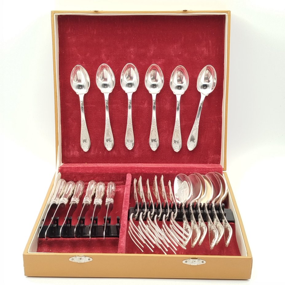 Набор столовых приборов с растительным декором на 6 персон в оригинальном кофре (ложки, вилки, ножи, чайные ложки), мНЦ (медь-никель-цинк), картон, Вольнянский завод столовых приборов им. Шевченко (ЗiШ, ЗиШ), СССР, 1980-1990 гг.