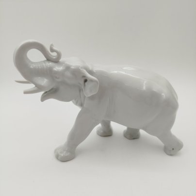 Статуэтка "Слон", скульптор Б.Я. Воробьев, фарфор, Ленинградский фарфоровый завод (ЛФЗ), СССР, 1950-1970 гг.