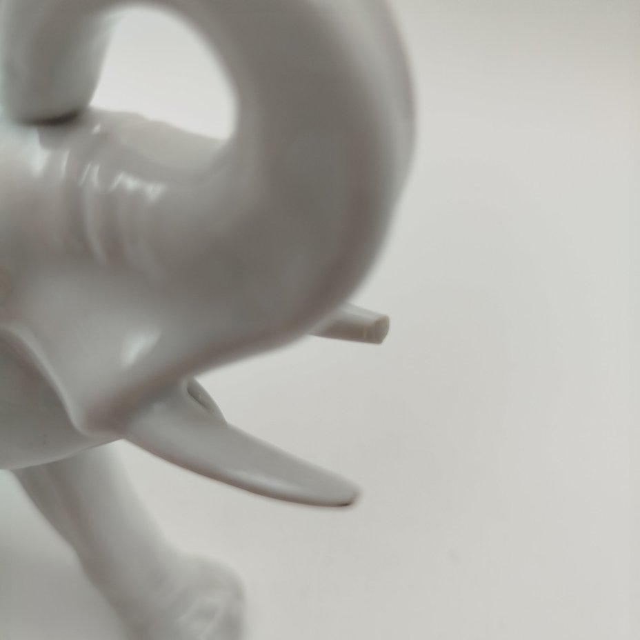 Статуэтка "Слон", скульптор Б.Я. Воробьев, фарфор, Ленинградский фарфоровый завод (ЛФЗ), СССР, 1950-1970 гг.