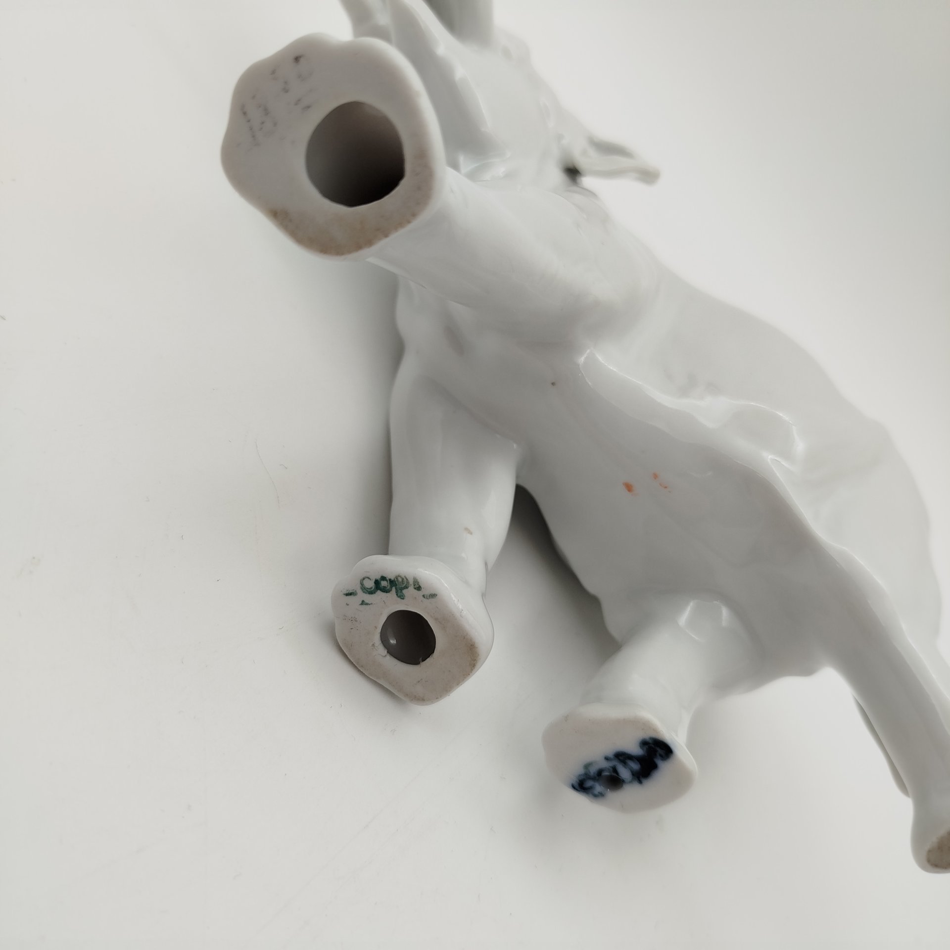 Статуэтка "Слон", скульптор Б.Я. Воробьев, фарфор, Ленинградский фарфоровый завод (ЛФЗ), СССР, 1950-1970 гг.