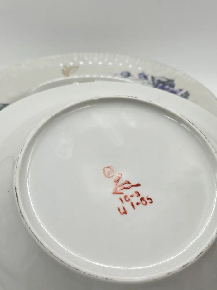 Набор винтажных тарелок 3 шт. с цветочным декором, фарфор, деколь, золочение, Дулевский фарфоровый завод (Дулёво), СССР, 1970-1990 гг.