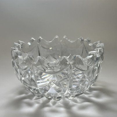 Салатник круглой формы с геометрическим декором и фигурным краем, хрусталь, СССР, 1970-1990 гг.
