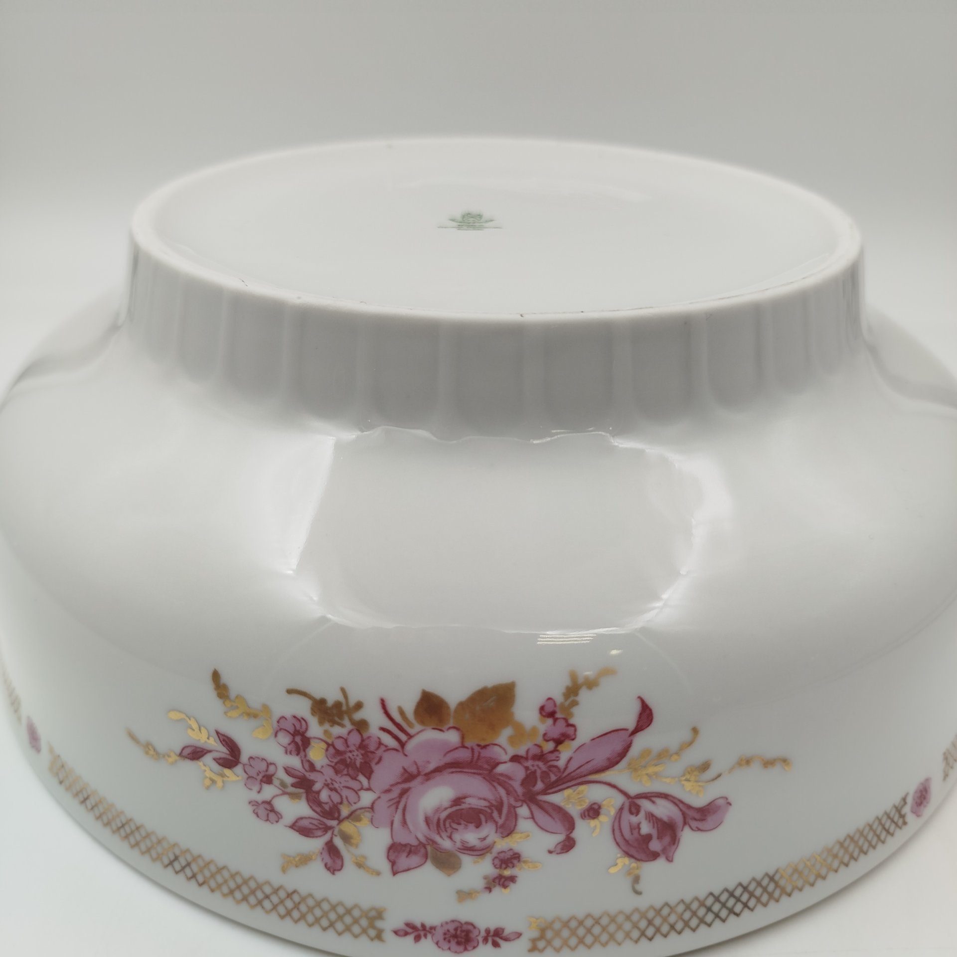 Салатник с цветочным декором, фарфор, деколь, золочение, Graf Von Henneberg Porzellan, 1777 Jlmenau, ГДР, 1977-1990 гг.