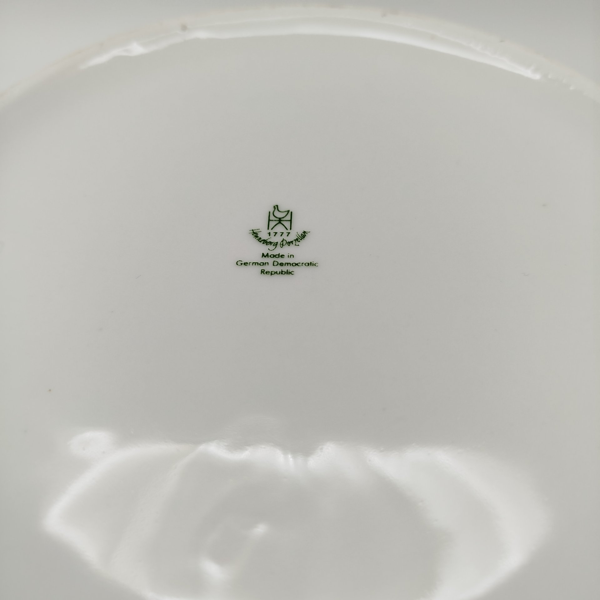 Салатник с цветочным декором, фарфор, деколь, золочение, Graf Von Henneberg Porzellan, 1777 Jlmenau, ГДР, 1977-1990 гг.