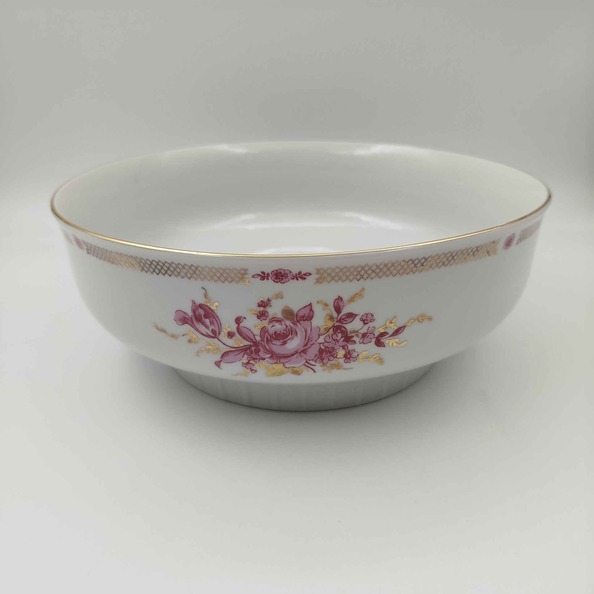 Салатник с цветочным декором, фарфор, деколь, золочение, Graf Von Henneberg Porzellan, 1777 Jlmenau, ГДР, 1977-1990 гг., Graf Von Henneberg Porzellan