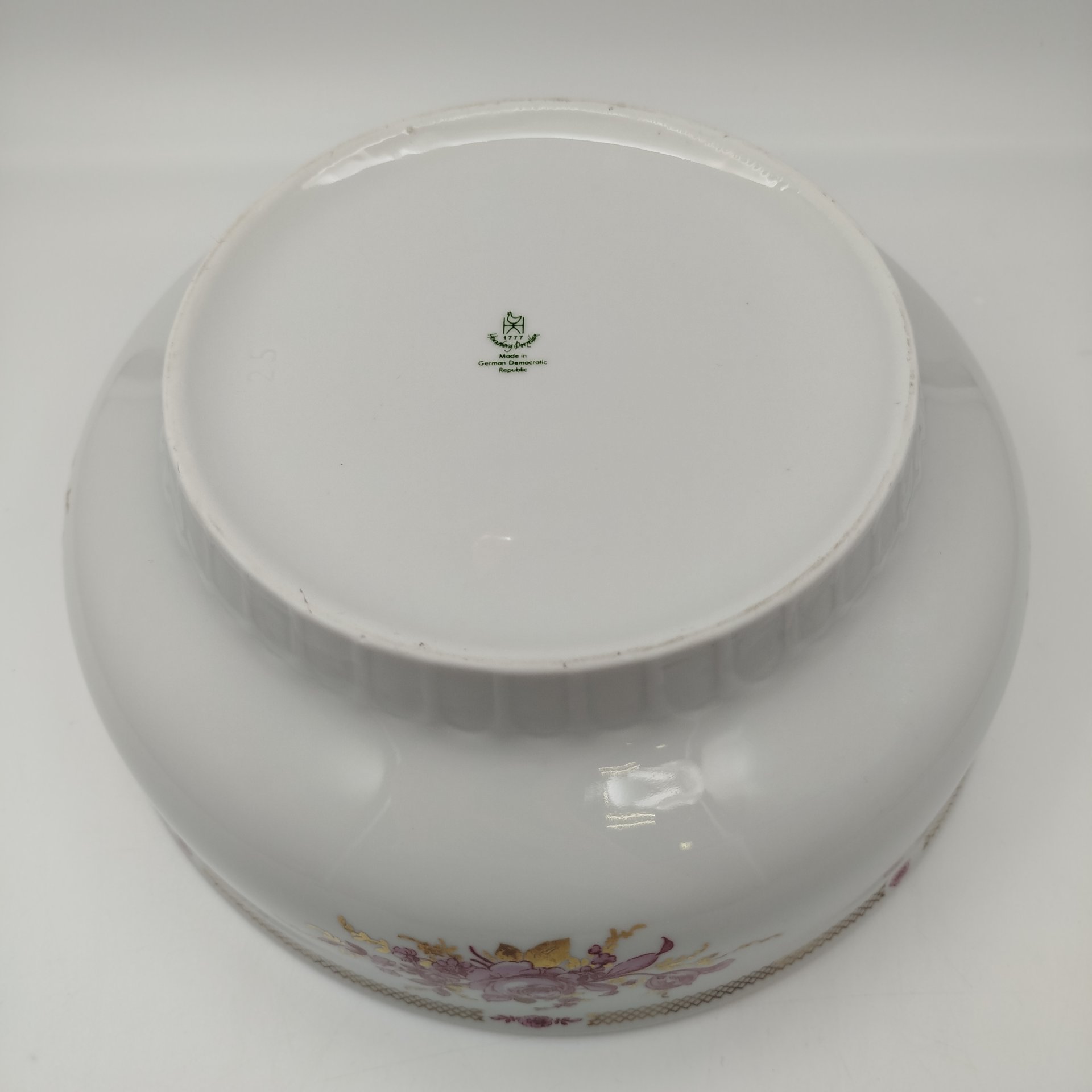 Салатник с цветочным декором, фарфор, деколь, золочение, Graf Von Henneberg Porzellan, 1777 Jlmenau, ГДР, 1977-1990 гг., Graf Von Henneberg Porzellan