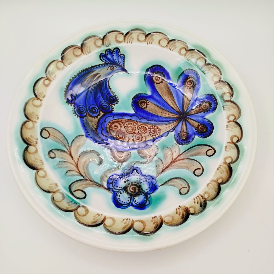 Блюдо настенное "Птица", автор Вера Григорьевна Филянская (1900-1982 гг.), фаянс, роспись, Конаковский фаянсовый завод им. М.И. Калинина (ЗиК Конаково), СССР, 1974-1990 гг.