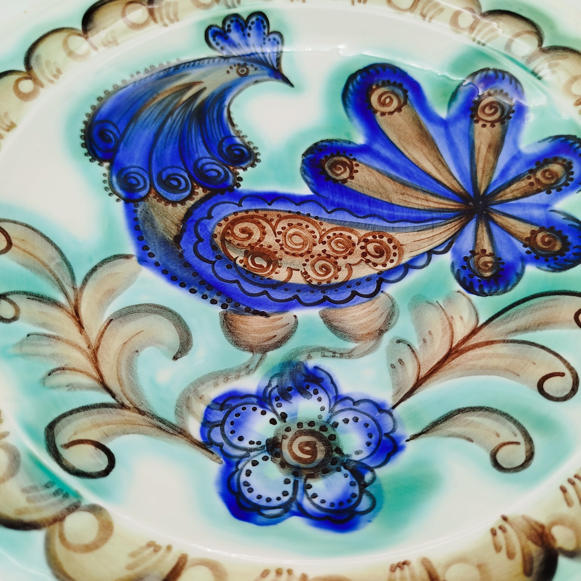 Блюдо настенное "Птица", автор Вера Григорьевна Филянская (1900-1982 гг.), фаянс, роспись, Конаковский фаянсовый завод им. М.И. Калинина (ЗиК Конаково), СССР, 1974-1990 гг.