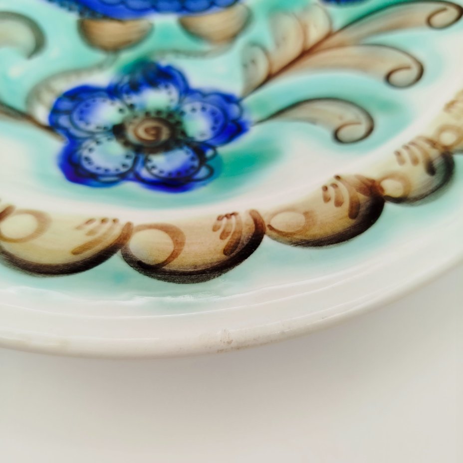 Блюдо настенное "Птица", автор Вера Григорьевна Филянская (1900-1982 гг.), фаянс, роспись, Конаковский фаянсовый завод им. М.И. Калинина (ЗиК Конаково), СССР, 1974-1990 гг.