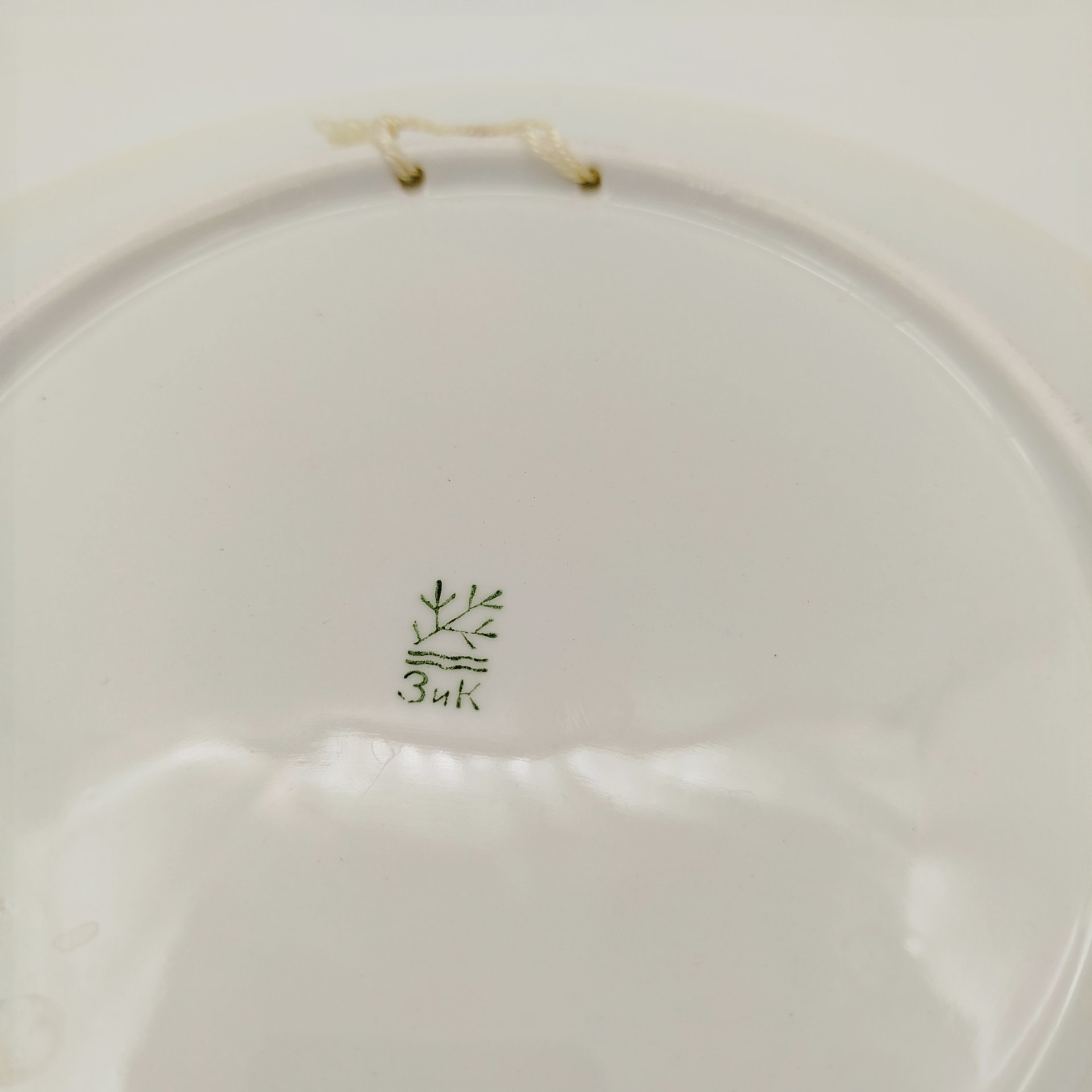 Блюдо настенное "Птица", автор Вера Григорьевна Филянская (1900-1982 гг.), фаянс, роспись, Конаковский фаянсовый завод им. М.И. Калинина (ЗиК Конаково), СССР, 1974-1990 гг.