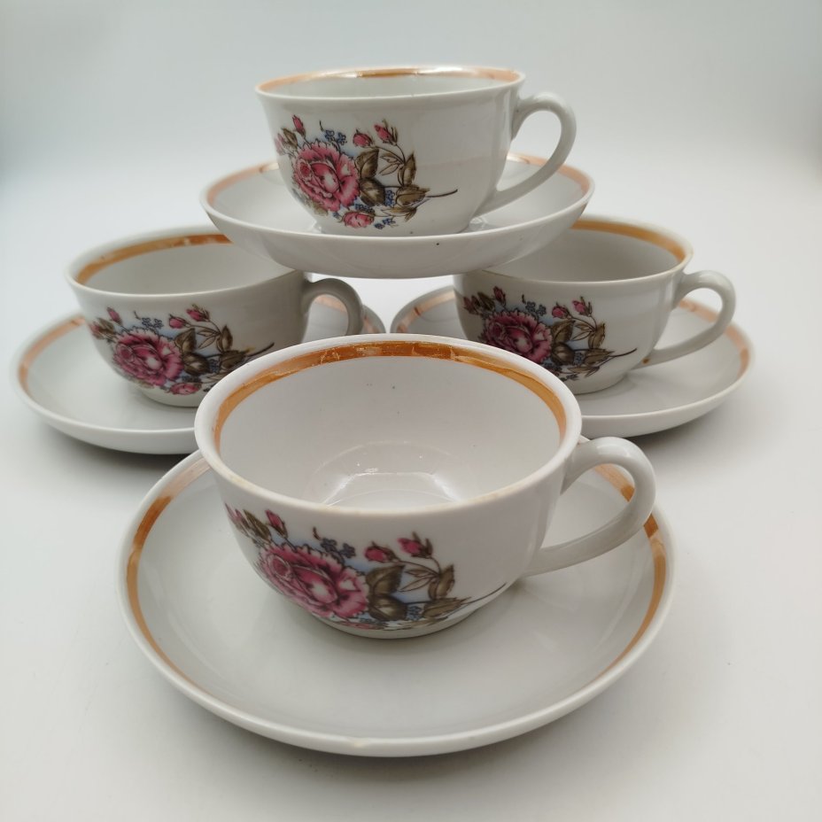 Набор из четырех чайных пар с цветочным декором, Первомайский фарфоровый завод (Песочное)