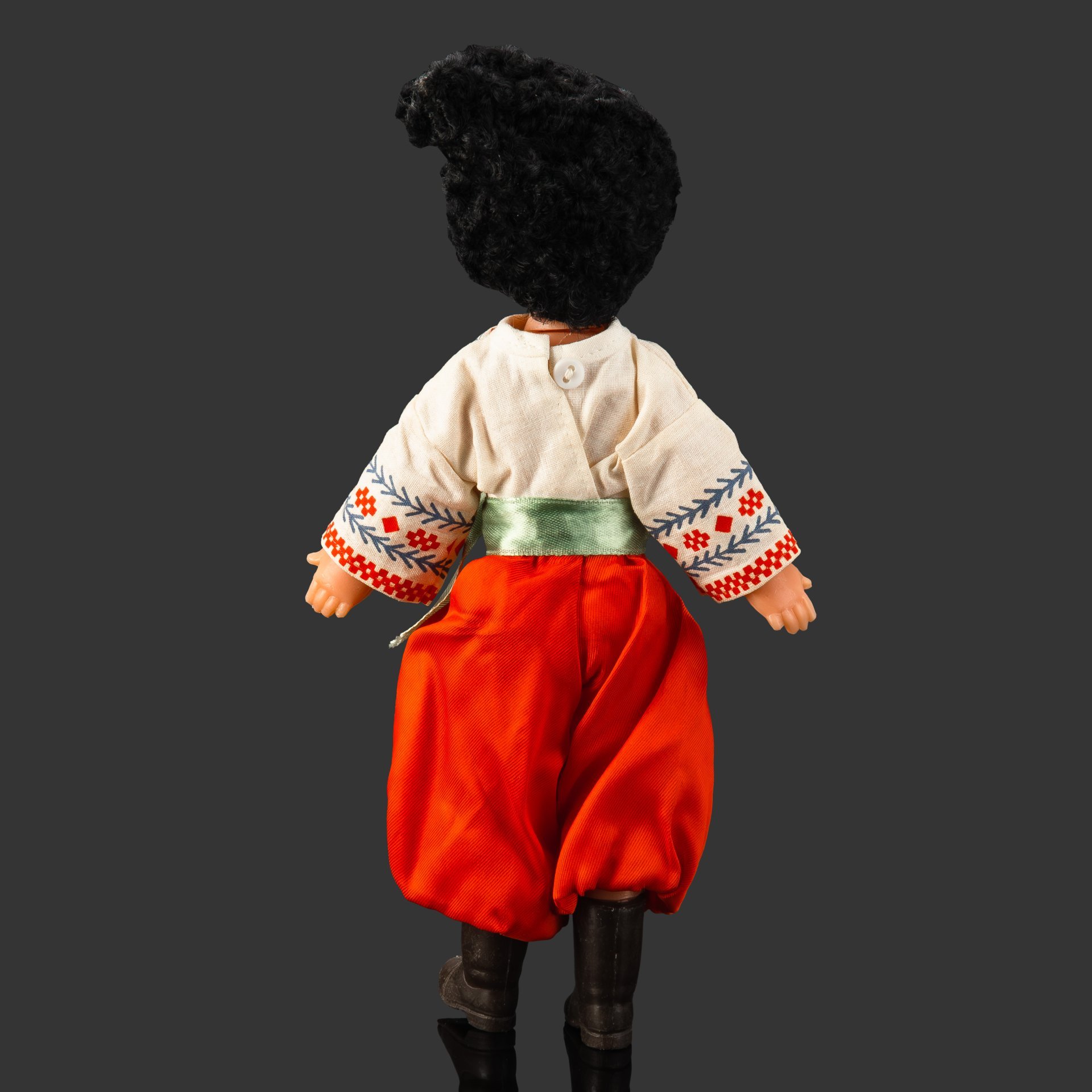 Кукла сувенирная "Остап" в украинском национальном костюме, автор Марианна Мотовилова, полиэтилен, текстиль, крашение, роспись, Фабрика «Ленигрушка», СССР, 1970-1980 гг.