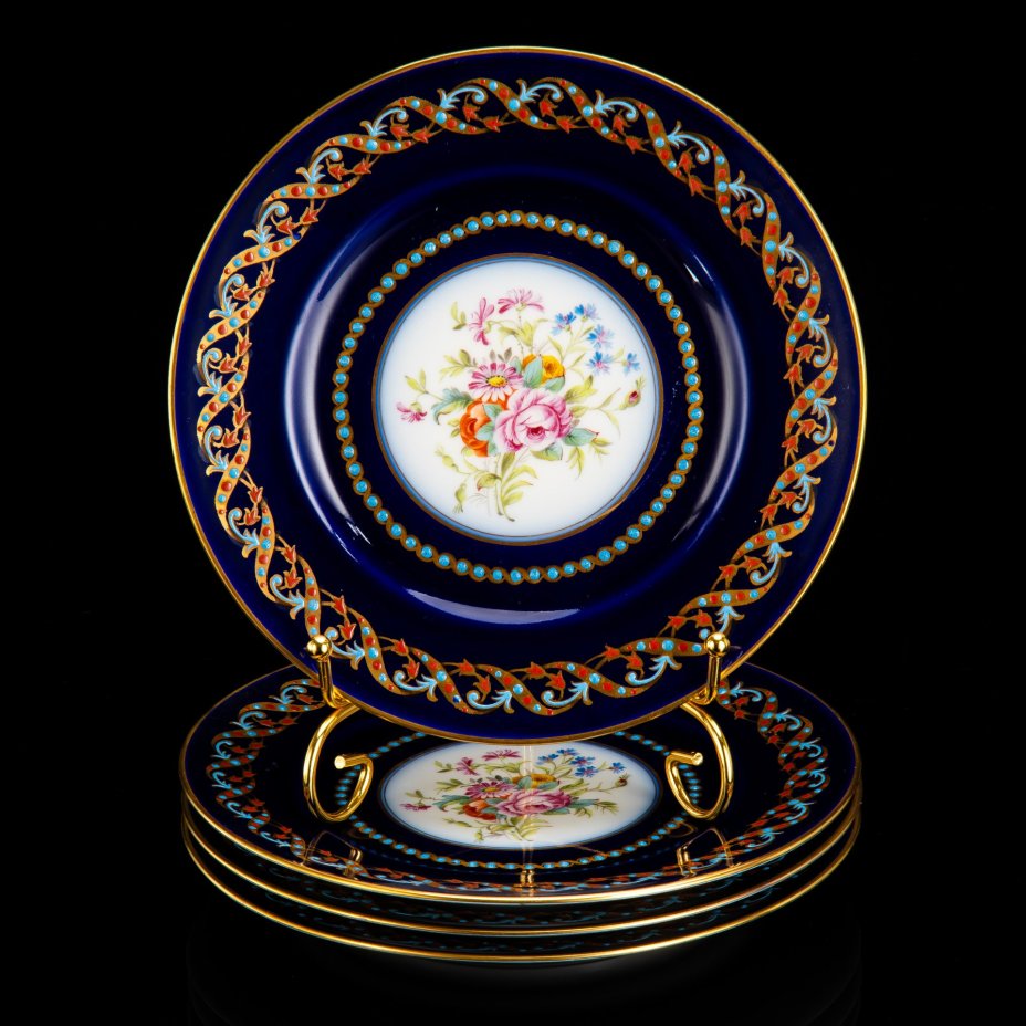 Набор десертных тарелок с цветочным декором на 4 персоны, фарфор, роспись, эмали, крытье кобальтом, золочение, Bernardaud, Франция, 1900-1930 гг.