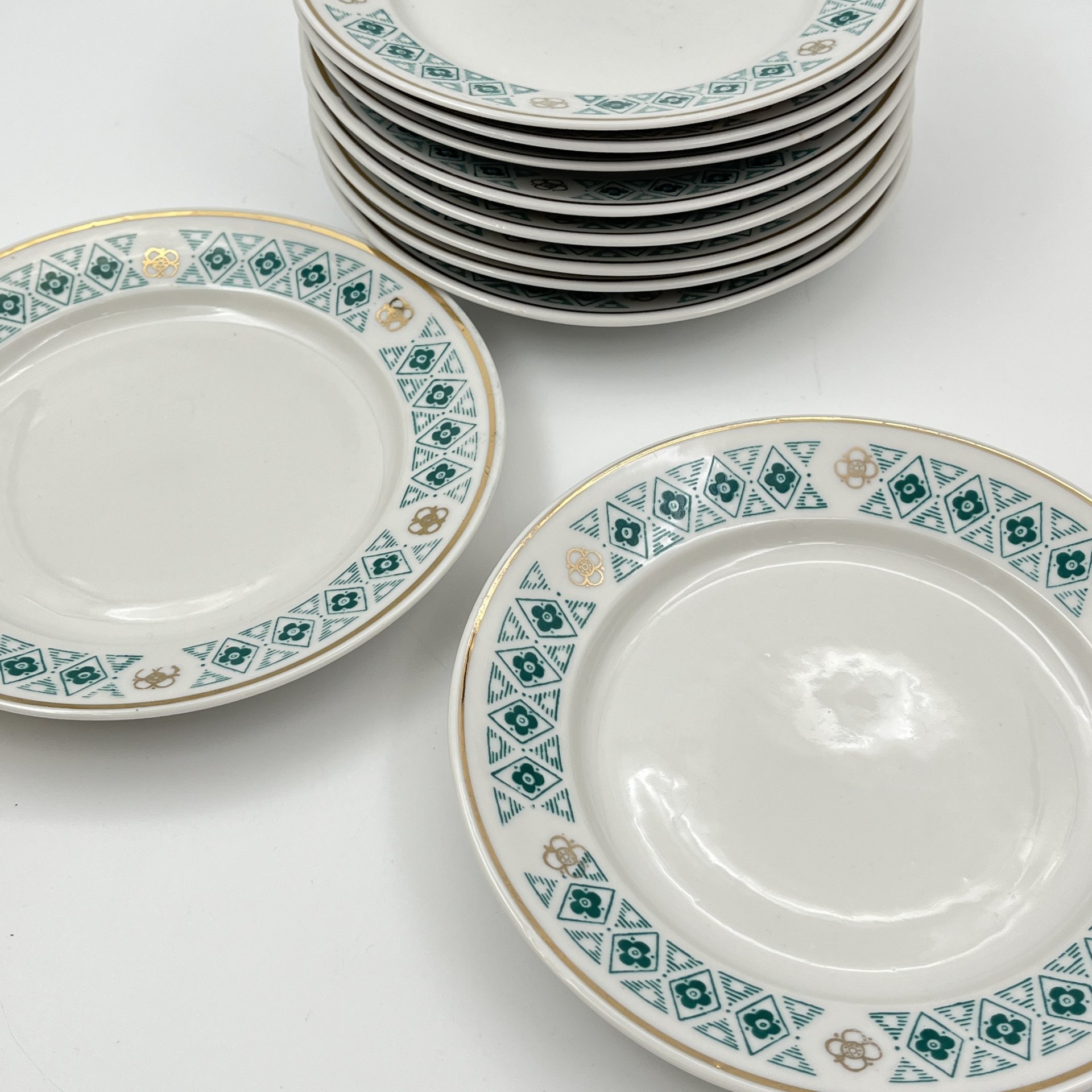 Набор из 10-ти десертных тарелок, украшенных растительным декором, фарфор, деколь, золочение, Дмитровский фарфоровый завод (ДФЗ Вербилки), СССР, 1965-1991 гг.