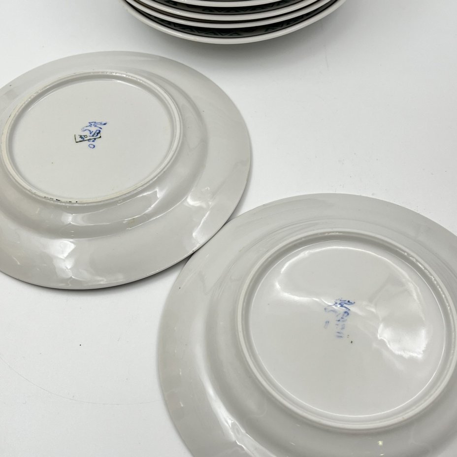 Набор из 10-ти десертных тарелок, украшенных растительным декором, фарфор, деколь, золочение, Дмитровский фарфоровый завод (ДФЗ Вербилки), СССР, 1965-1991 гг.