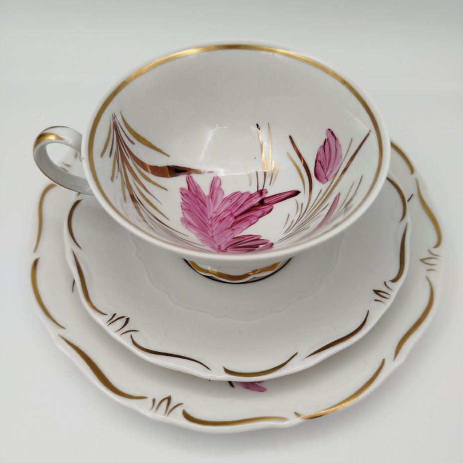 Трио чайное с цветочным декором пурпурного оттенка, фарфор, роспись, золочение, Weimar Porzellan (Веймарский фарфор), ГДР, 1949-1980 гг.