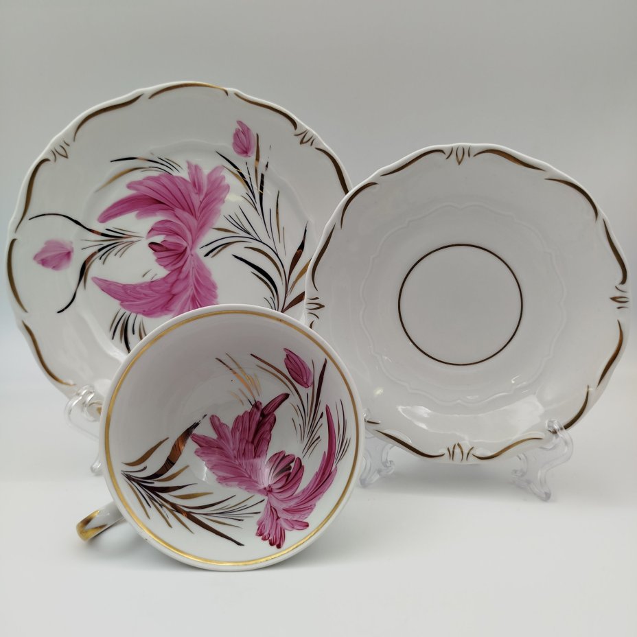Трио чайное с цветочным декором пурпурного оттенка, фарфор, роспись, золочение, Weimar Porzellan (Веймарский фарфор), ГДР, 1949-1980 гг.