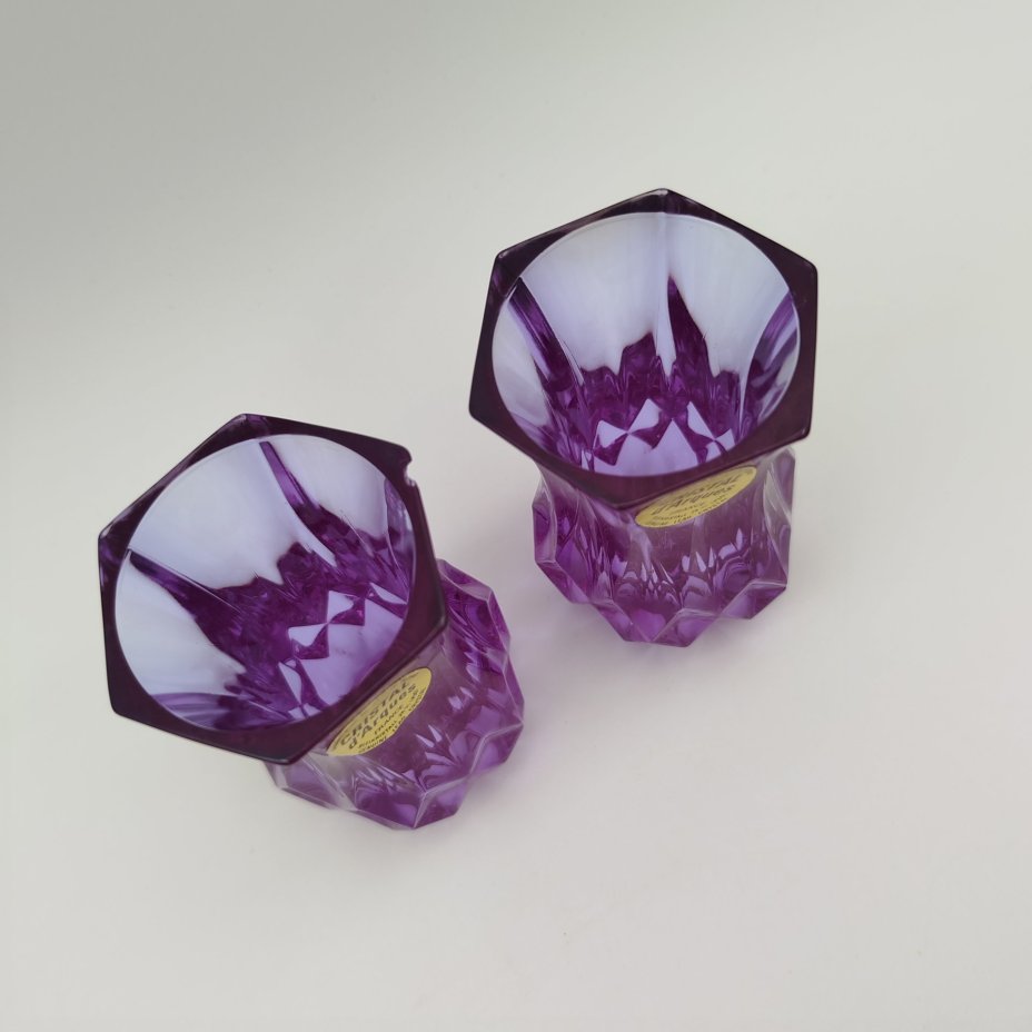 Пара миниатюрных вазочек "Lilas", фирма "Cristal D'Arques", хрусталь, неодимовый (александритовый), Франция, 1970-1990 гг.