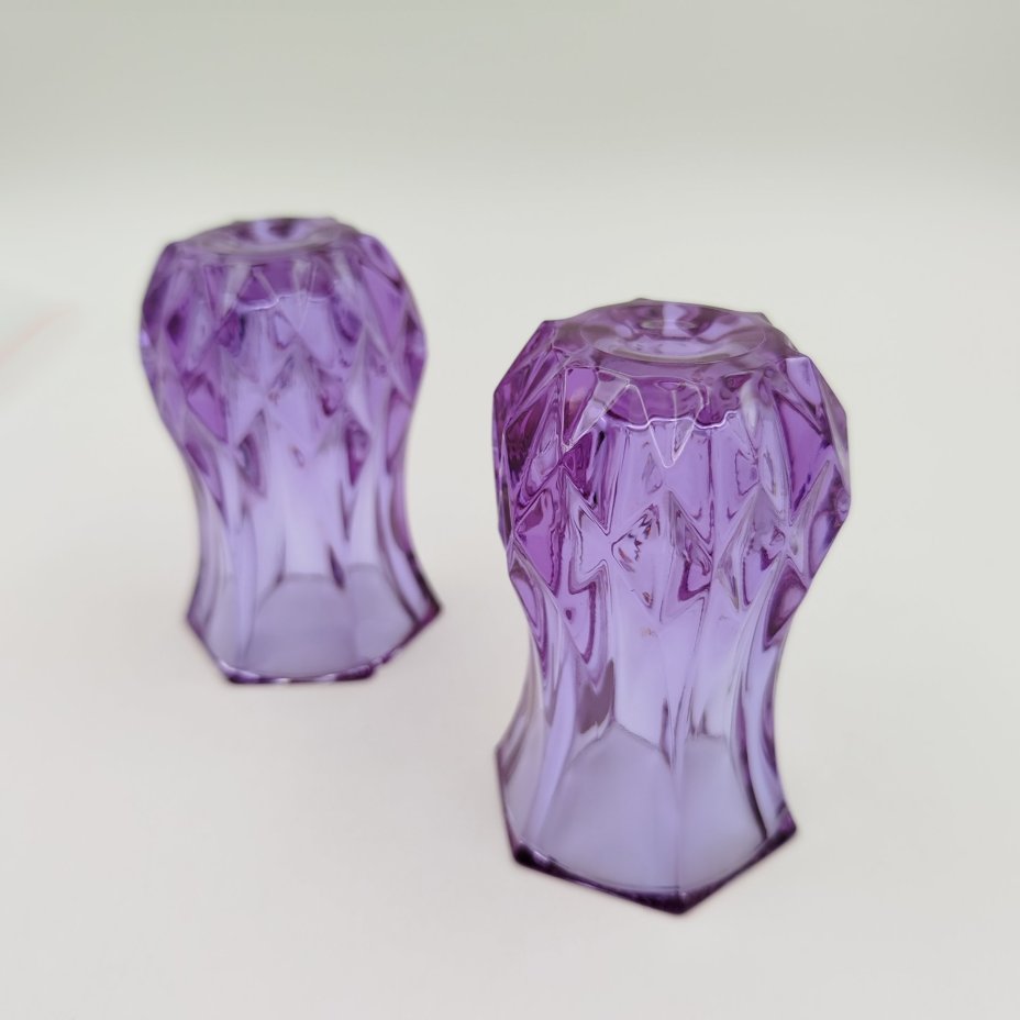 Пара миниатюрных вазочек "Lilas", фирма "Cristal D'Arques", хрусталь, неодимовый (александритовый), Франция, 1970-1990 гг.