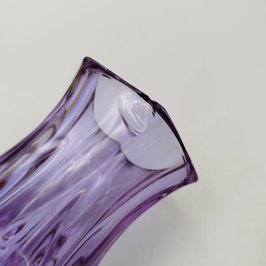 Пара миниатюрных вазочек "Lilas", фирма "Cristal D'Arques", хрусталь, неодимовый (александритовый), Франция, 1970-1990 гг.