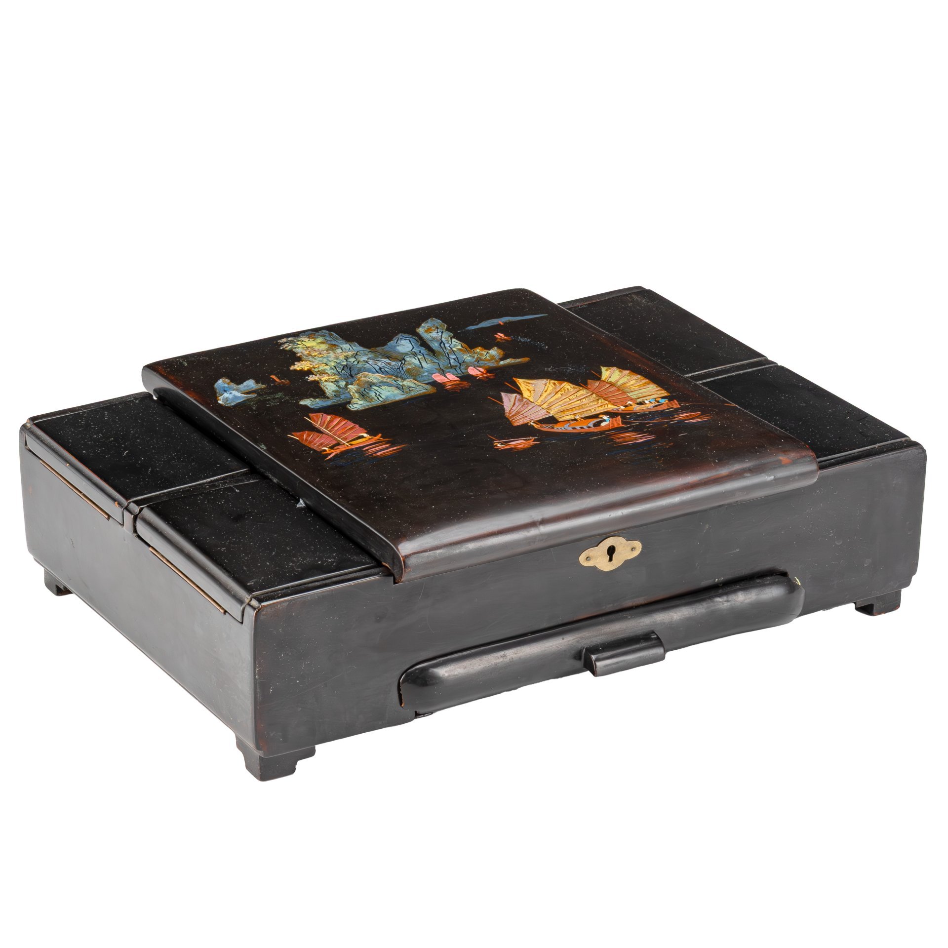 Шкатулка лаковая (ларец для украшений) в восточном стиле, украшенный изображением пейзажа с парусниками