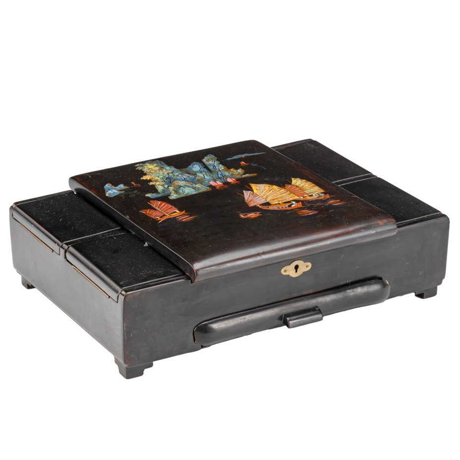 Шкатулка лаковая (ларец для украшений) в восточном стиле, украшенный изображением пейзажа с парусниками