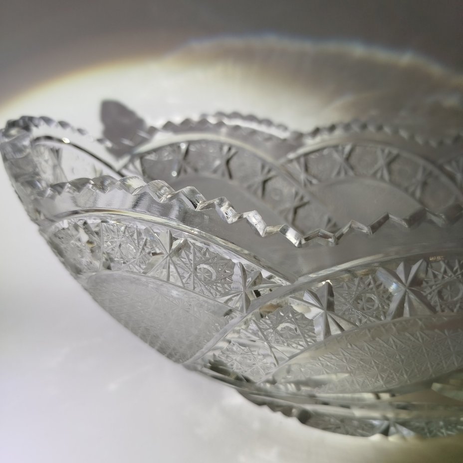 Салатник овальной формы с резным декором, хрусталь, алмазная грань, Гусевской хрустальный завод (Гусь-Хрустальный), СССР, 1970-1980 гг.