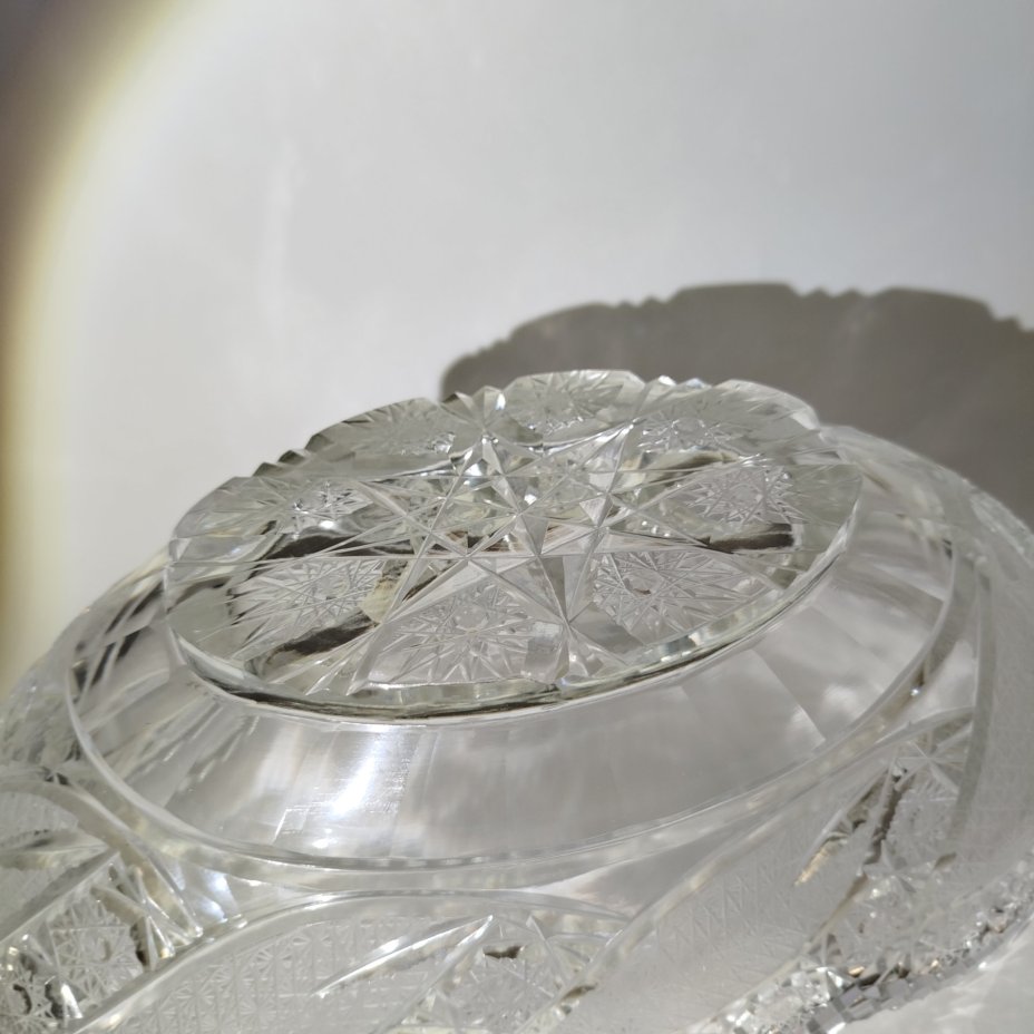 Салатник овальной формы с резным декором, хрусталь, алмазная грань, Гусевской хрустальный завод (Гусь-Хрустальный), СССР, 1970-1980 гг.