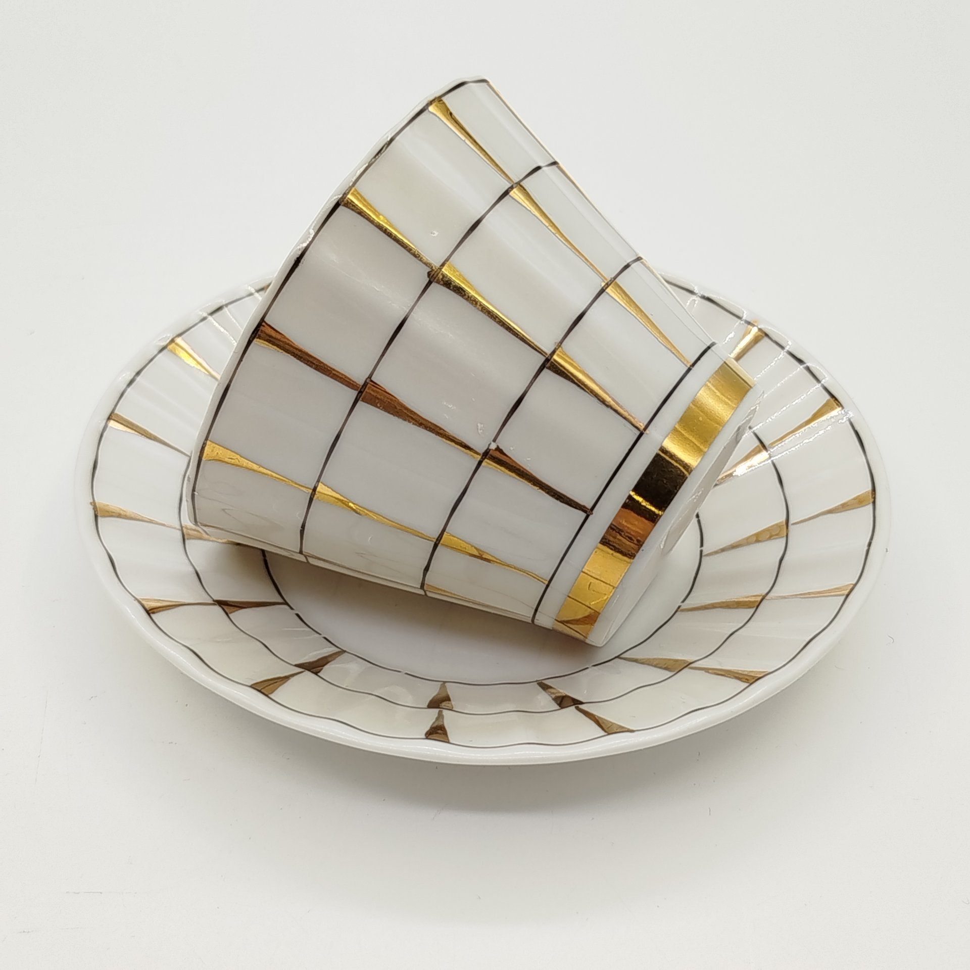 Пара чайная "Золотая клетка", форма "Каннелюрный", автор формы Ольшевский В.Н., автор рисунка Правикова А.И.