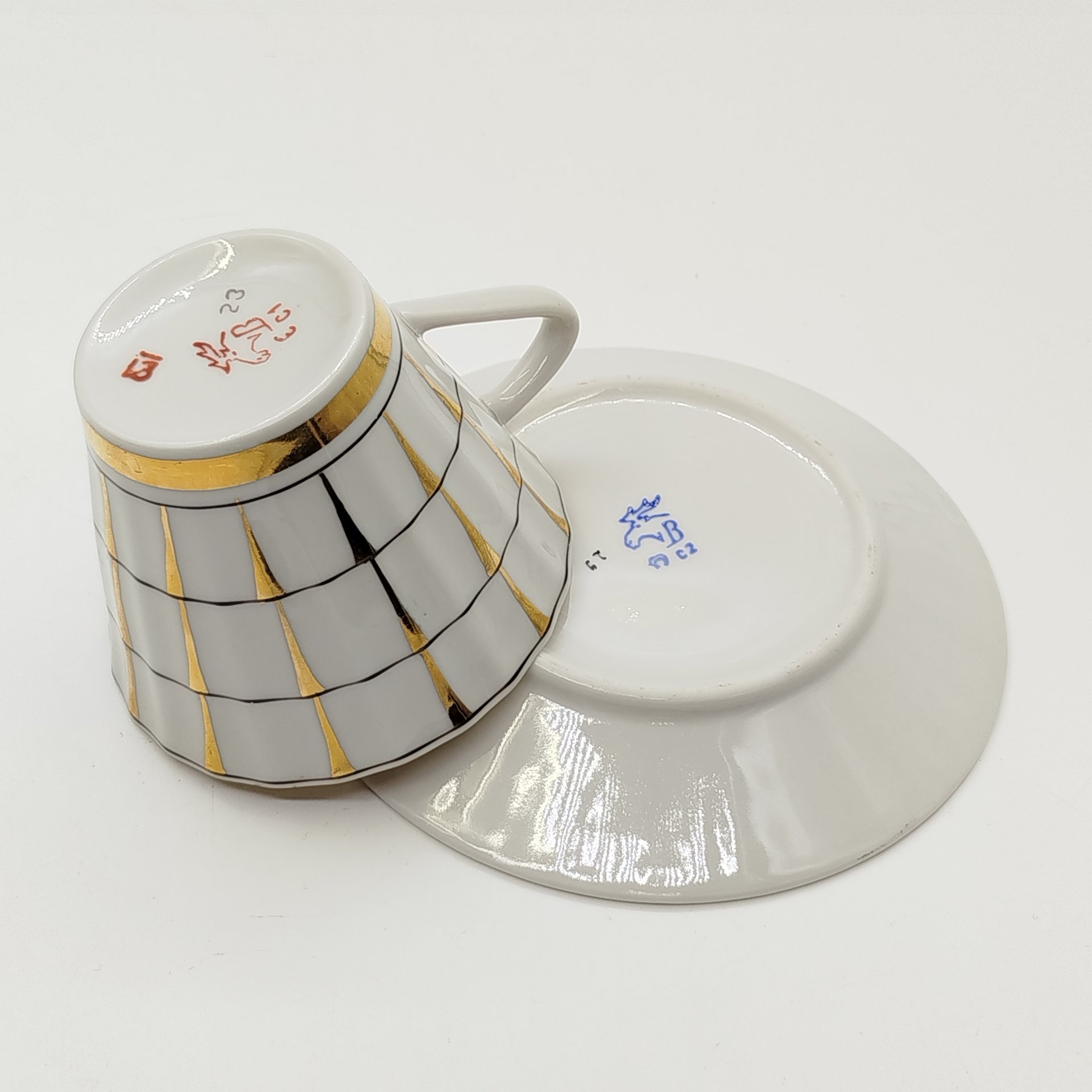 Пара чайная "Золотая клетка", форма "Каннелюрный", автор формы Ольшевский В.Н., автор рисунка Правикова А.И.