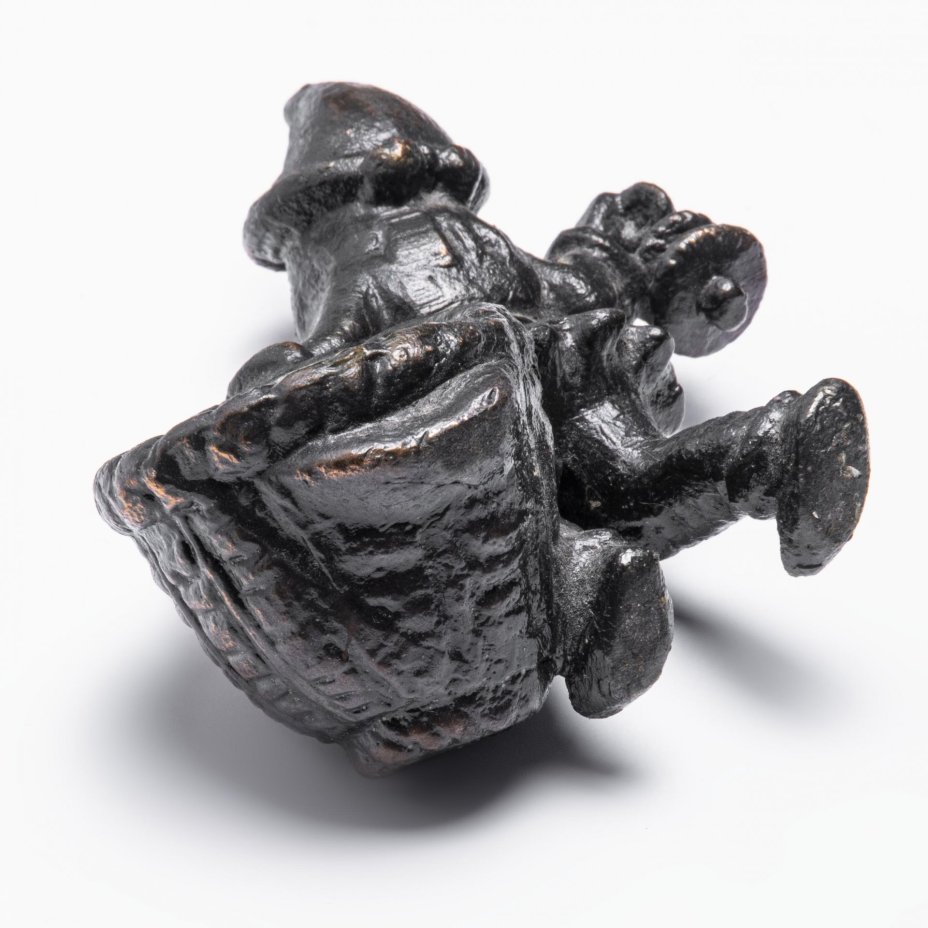 Статуэтка «Гном с корзиной», металл, Россия, 1980-1991 гг.