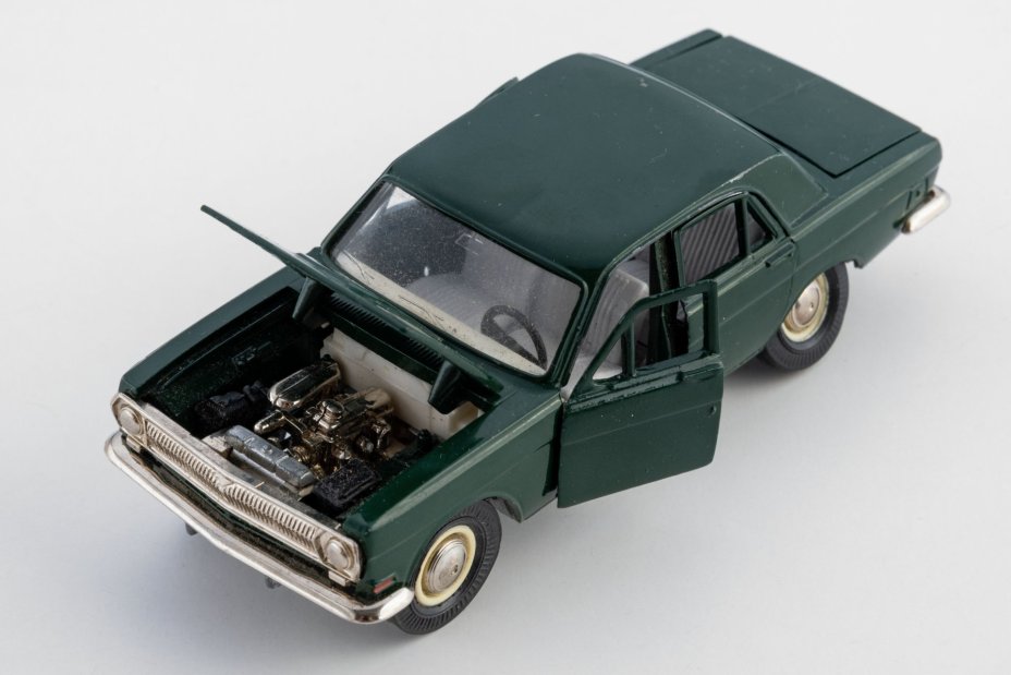 Модель автомобиля "Волга ГАЗ-24", №А13  в родной коробке в масштабе 1:43, Саратовский завод «Тантал»