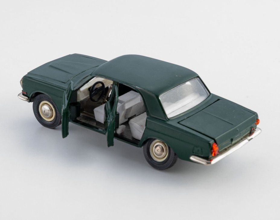 Модель автомобиля "Волга ГАЗ-24", №А13  в родной коробке в масштабе 1:43, Саратовский завод «Тантал»