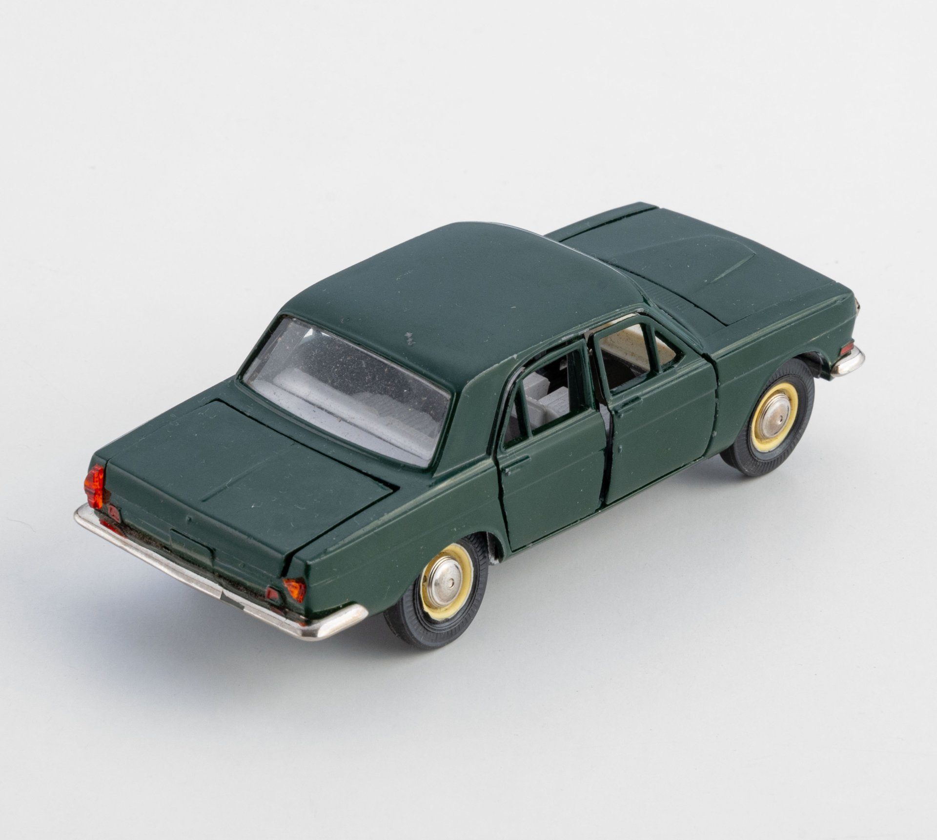Модель автомобиля "Волга ГАЗ-24", №А13  в родной коробке в масштабе 1:43, Саратовский завод «Тантал»