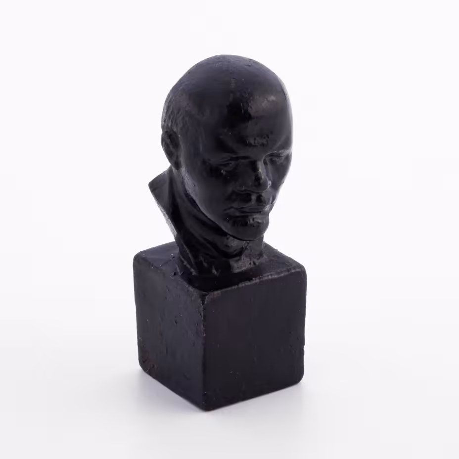 Бюст В.И. Ленина, автор модели  А. В. Чиркин, Каслинский чугунолитейный завод (Касли)