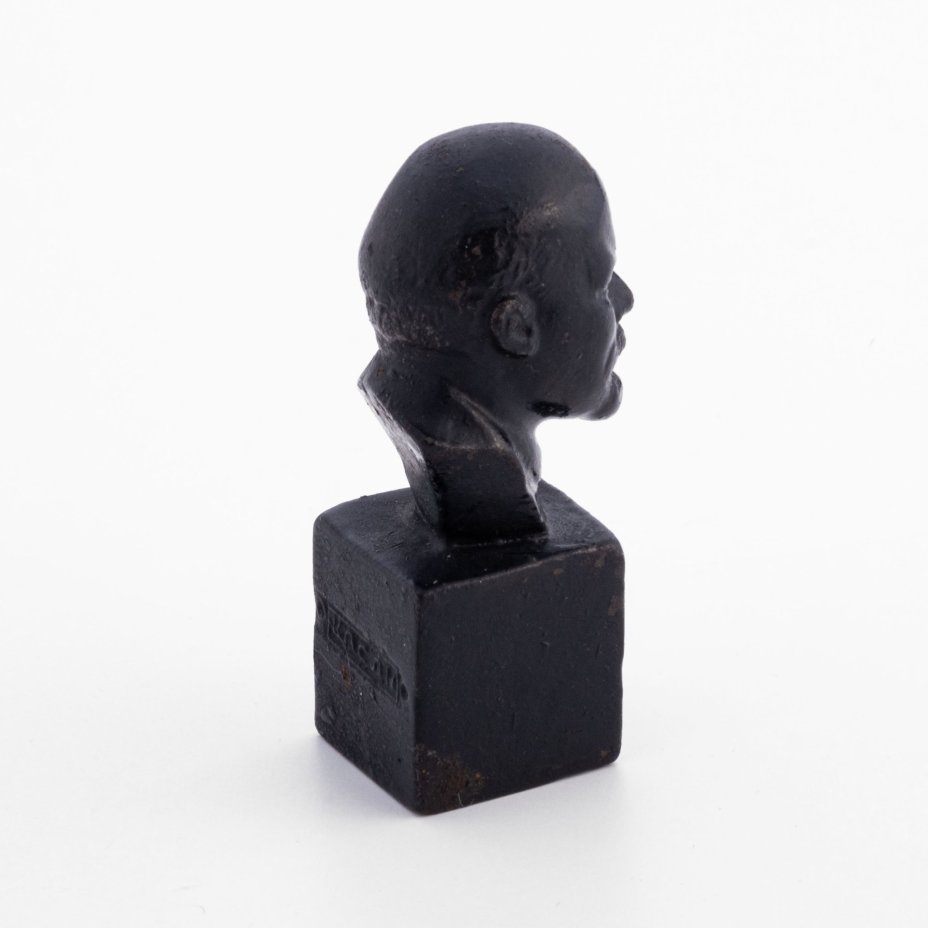Бюст В.И. Ленина, автор модели  А. В. Чиркин, Каслинский чугунолитейный завод (Касли)