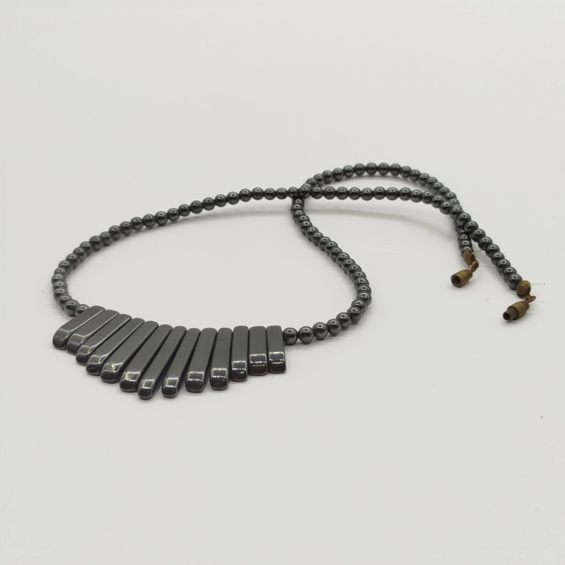 Колье с бусинами круглой и вытянутой формы, гематит, металл, СССР, 1980-2000 гг.