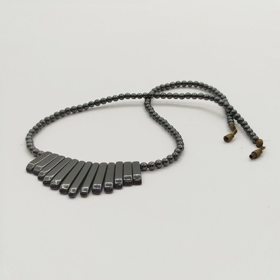 Колье с бусинами круглой и вытянутой формы, гематит, металл, СССР, 1980-2000 гг.