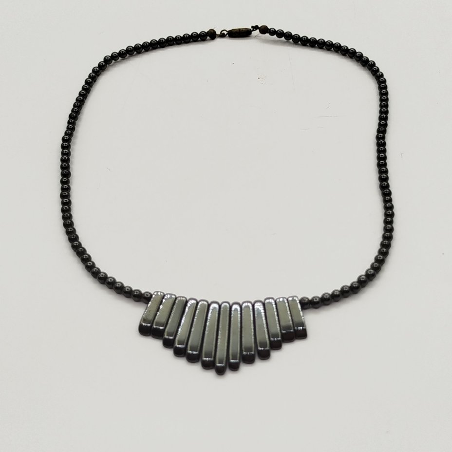 Колье с бусинами круглой и вытянутой формы, гематит, металл