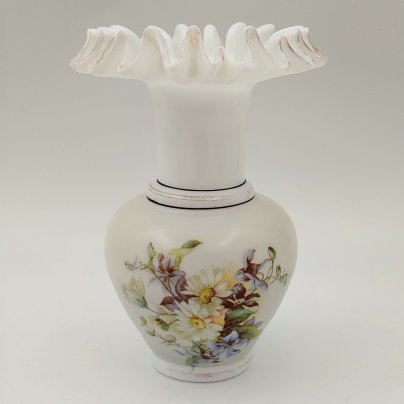 Ваза миниатюрная с фестончатым краем и декором в виде полевых цветов