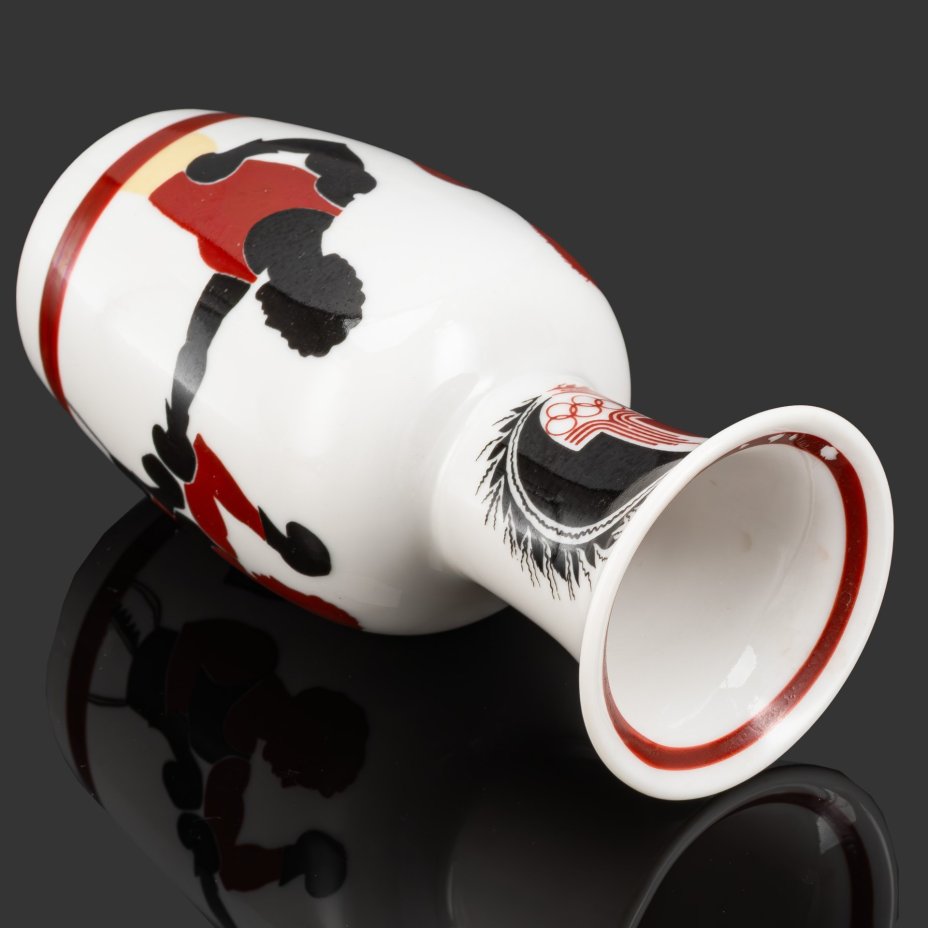 [Редкость] Ваза "Бокс", автор формы Городецкий В.М., автор росписи Ларионов А.В.