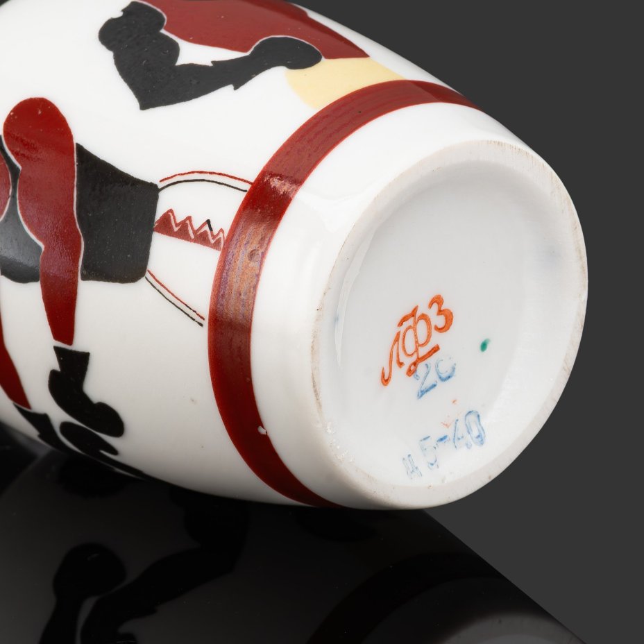 [Редкость] Ваза "Бокс", автор формы Городецкий В.М., автор росписи Ларионов А.В.